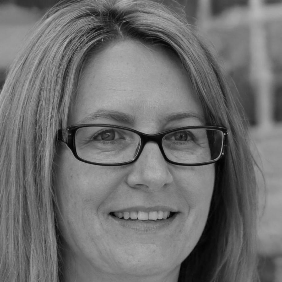 Portrait of Niamh O'Sullivan, risk management specialist